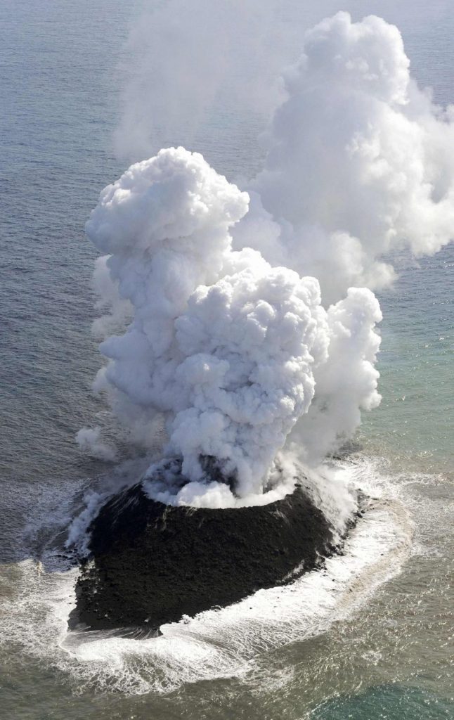 Japan_volcanic_island2