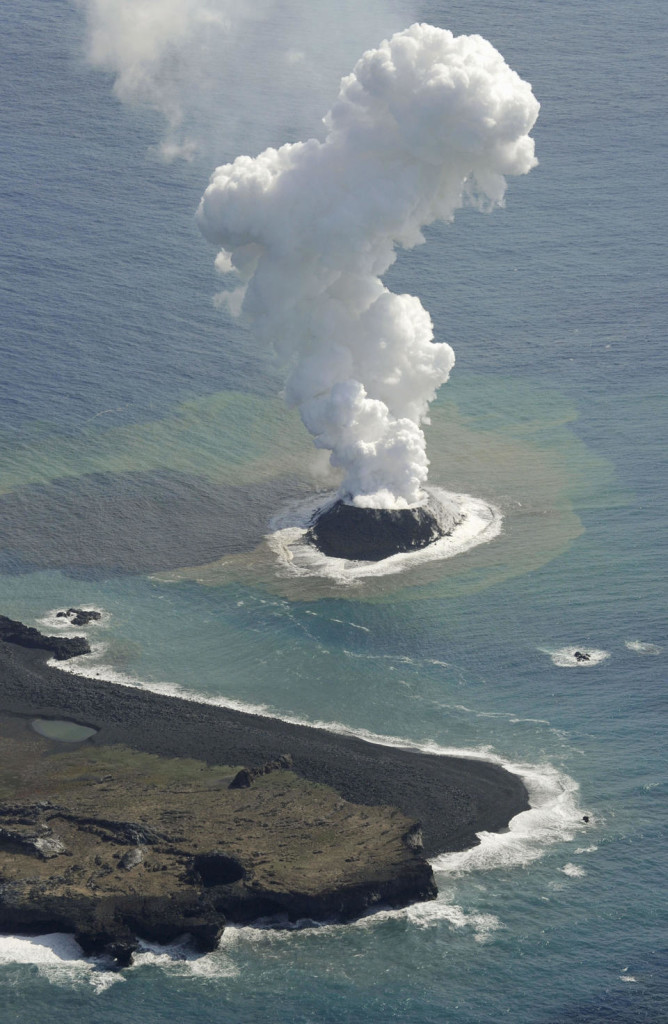 Japan_volcanic_island4